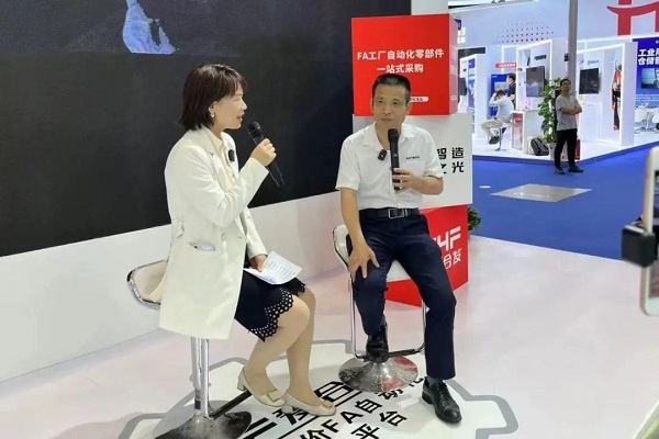 現(xiàn)場直播，暢談發(fā)展